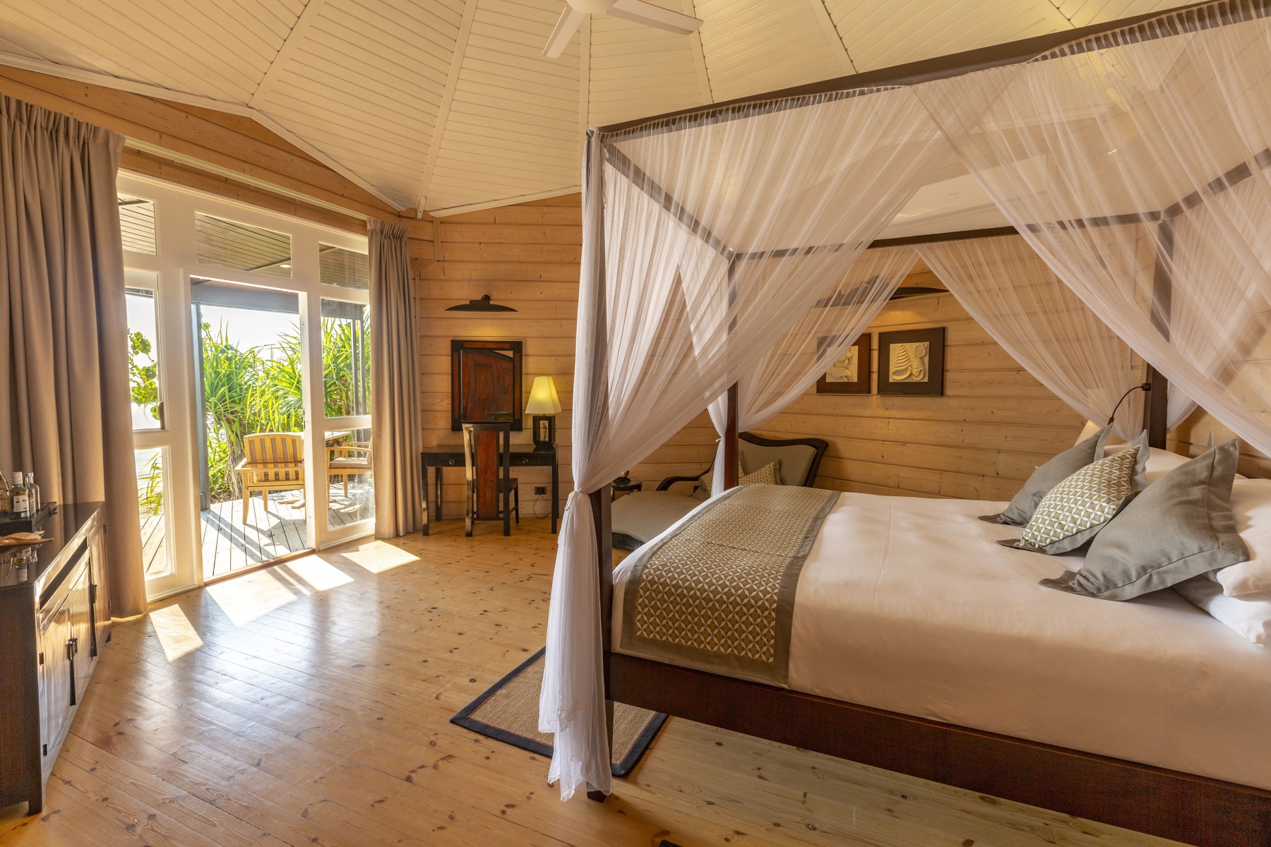 Jacuzzi Beach Villa